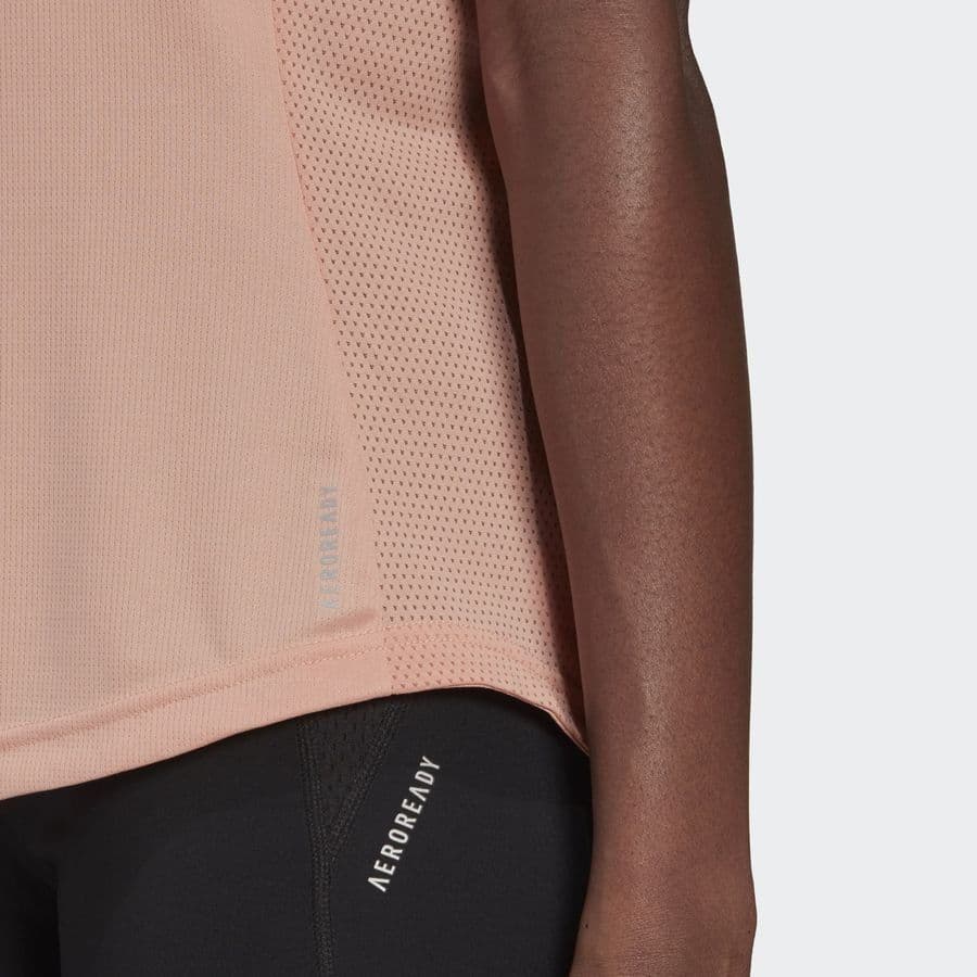Camiseta Adidas Own the Run, cor rosa, detalhe do tecido