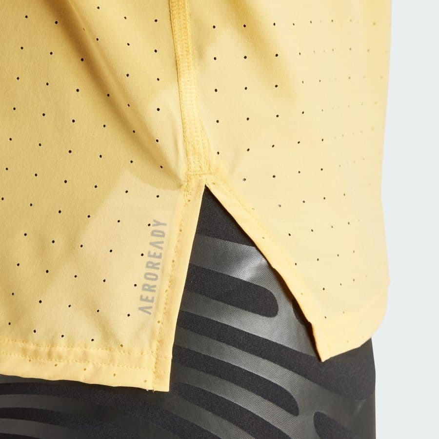 Regata Adidas Adizero Singlet, cor amarelo, detalhe da barra