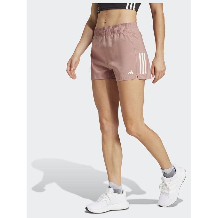 Shorts Adidas Own the Run, cor rosa, vista frontal no modelo
