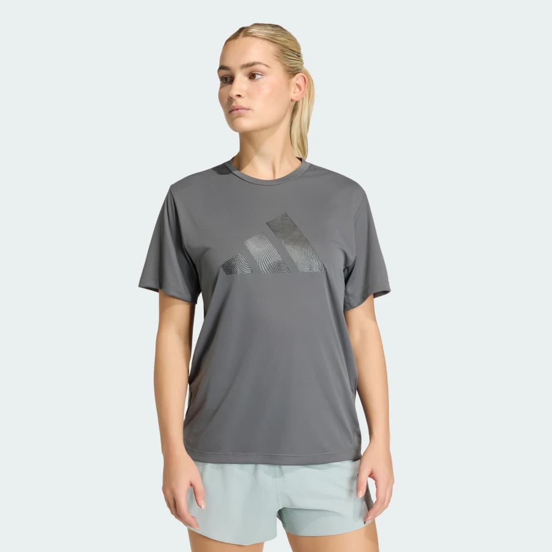 Camiseta Adi365 Running Essentials Brand Love Mulher adidas · Cinza